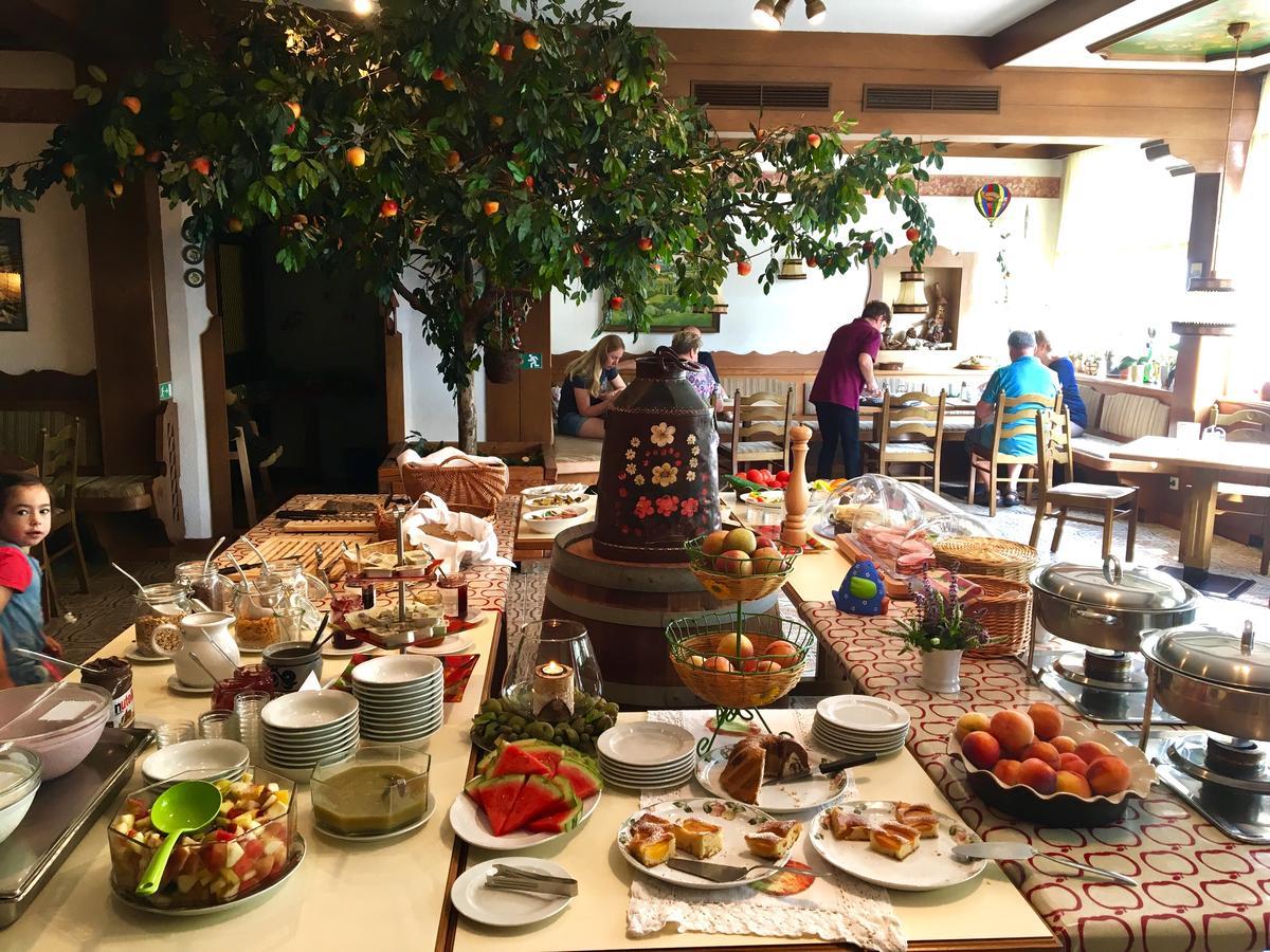 Apfelwirt Hotel สตูเบนเบิร์ก ภายนอก รูปภาพ