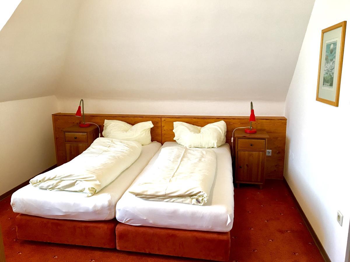 Apfelwirt Hotel สตูเบนเบิร์ก ภายนอก รูปภาพ