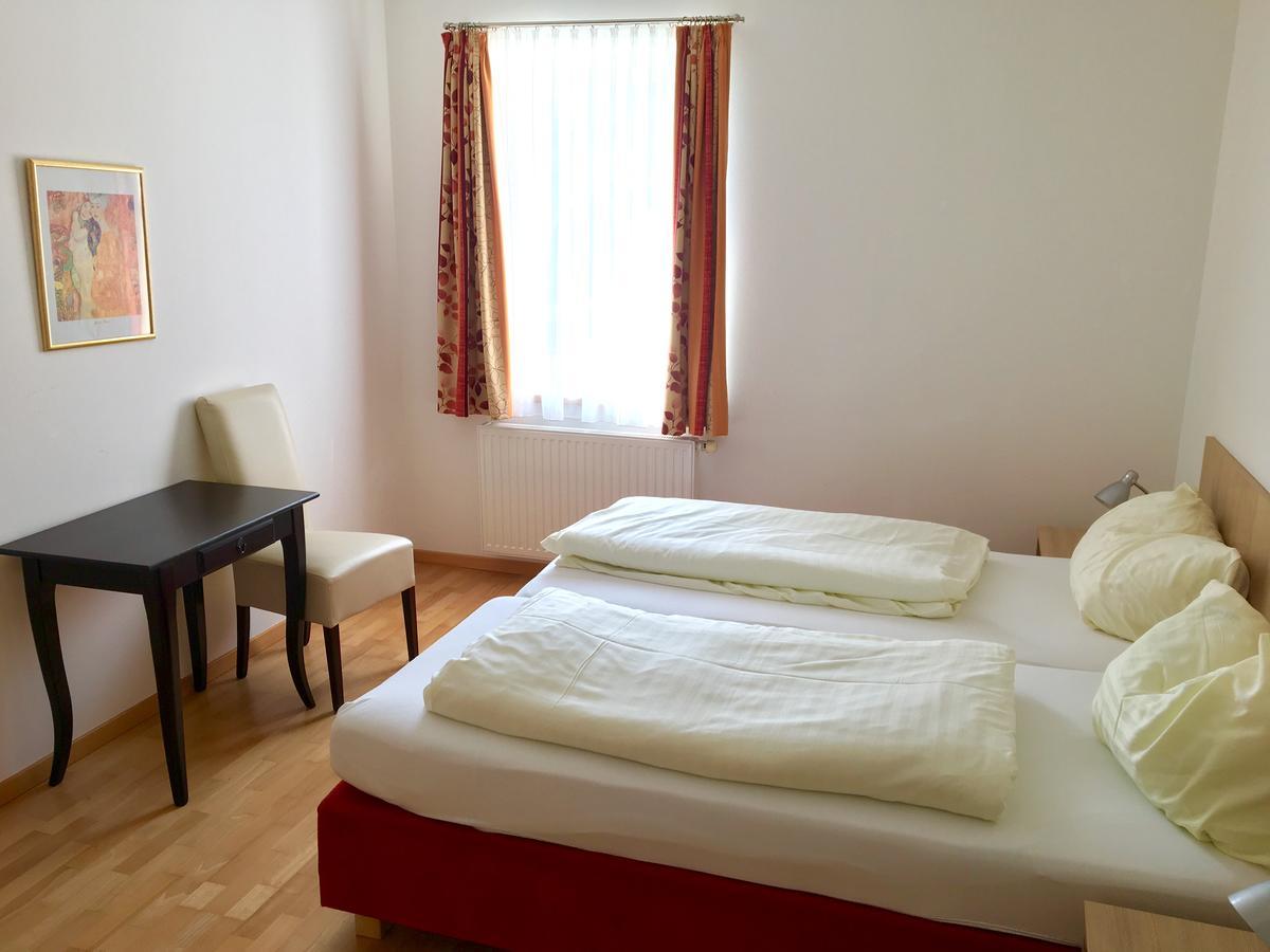 Apfelwirt Hotel สตูเบนเบิร์ก ภายนอก รูปภาพ