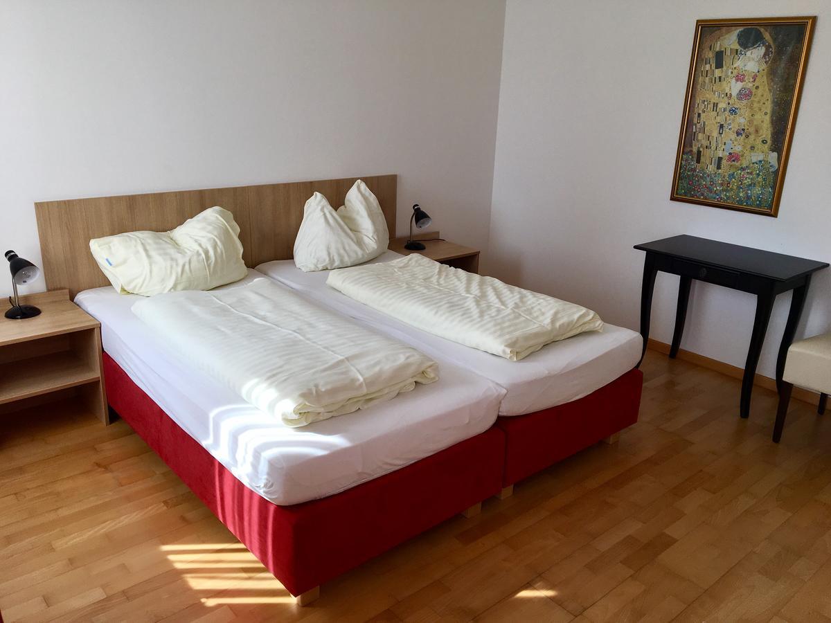 Apfelwirt Hotel สตูเบนเบิร์ก ภายนอก รูปภาพ